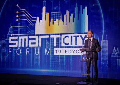 19 edycja Smart City Forum: nowe perspektywy dla miast. To wyjątkowe wydarzenie od lat skupia osoby i instytucje zaangażowane w rozwój technologii miejskich.